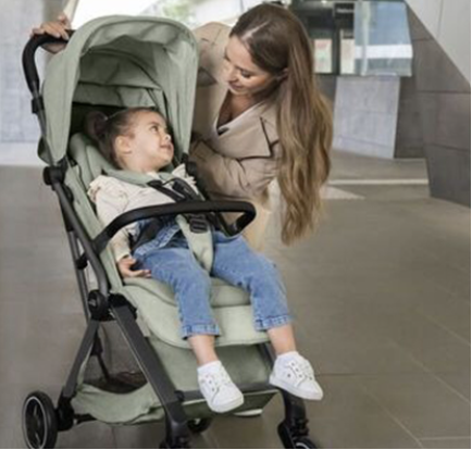 טיולון קומפקטי קיפול ביד אחת Britax Flylite - צבע שחור