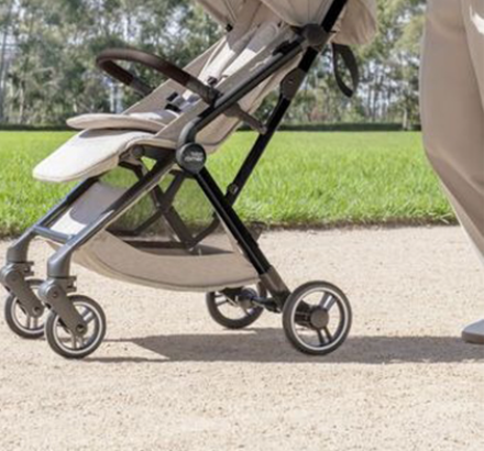 טיולון קומפקטי קיפול ביד אחת Britax Flylite - צבע שחור