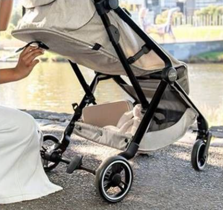 טיולון קומפקטי קיפול ביד אחת Britax Flylite - צבע שחור