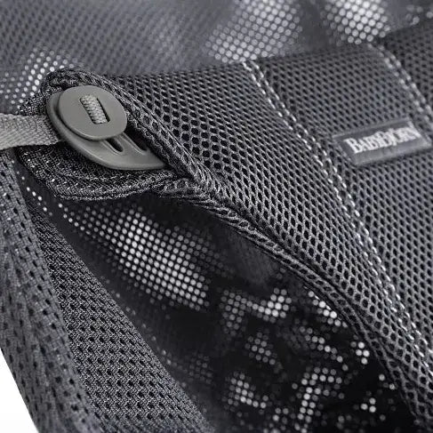 טרמפולינה לתינוק בליס אייר אפור כהה bliss mesh Baby bjorn