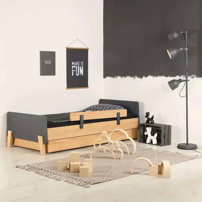 מיטת קטנים גדולים גרפיט FUN SEGAL