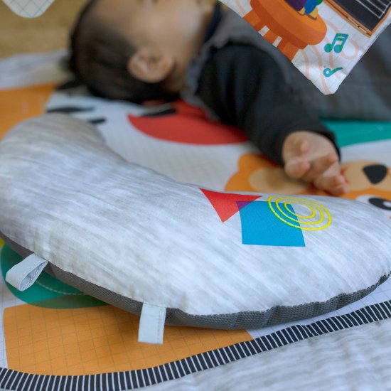 אוניברסיטה מוסיקלית עם פסנתר הקסם 4 ב-1 מבית Baby Einstein