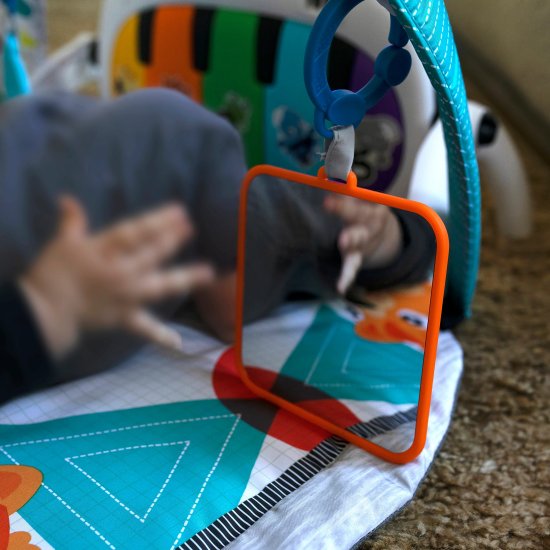 אוניברסיטה מוסיקלית עם פסנתר הקסם 4 ב-1 מבית Baby Einstein